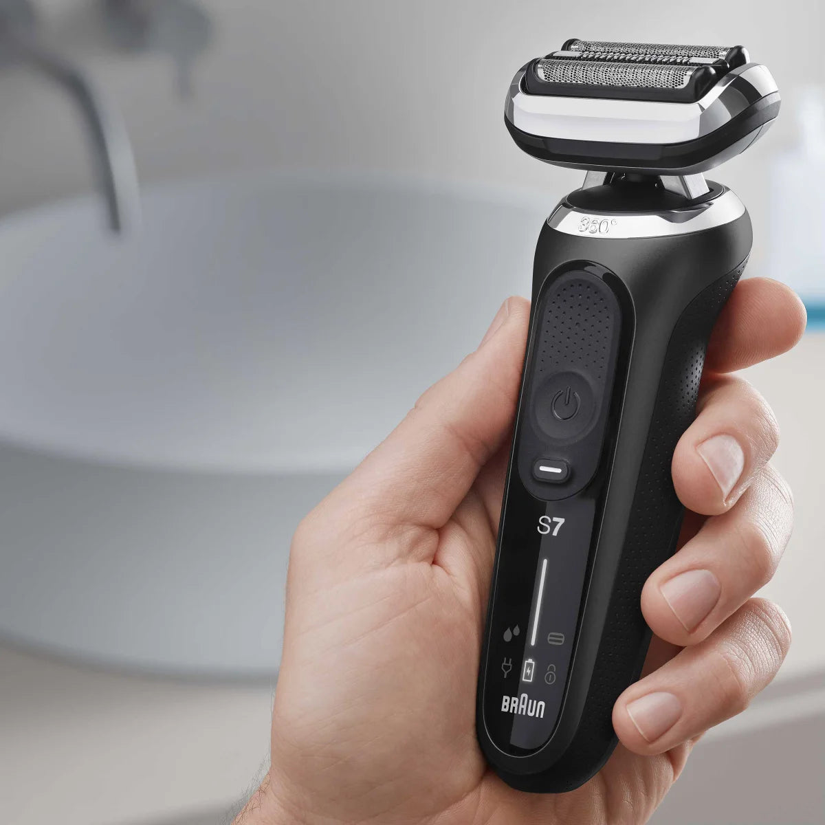 Braun 7075cc Series 7 Shaver with SmartCare Centre