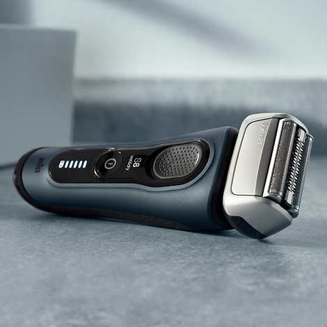 Braun 8453cc Series 8 Shaver with SmartCare Centre